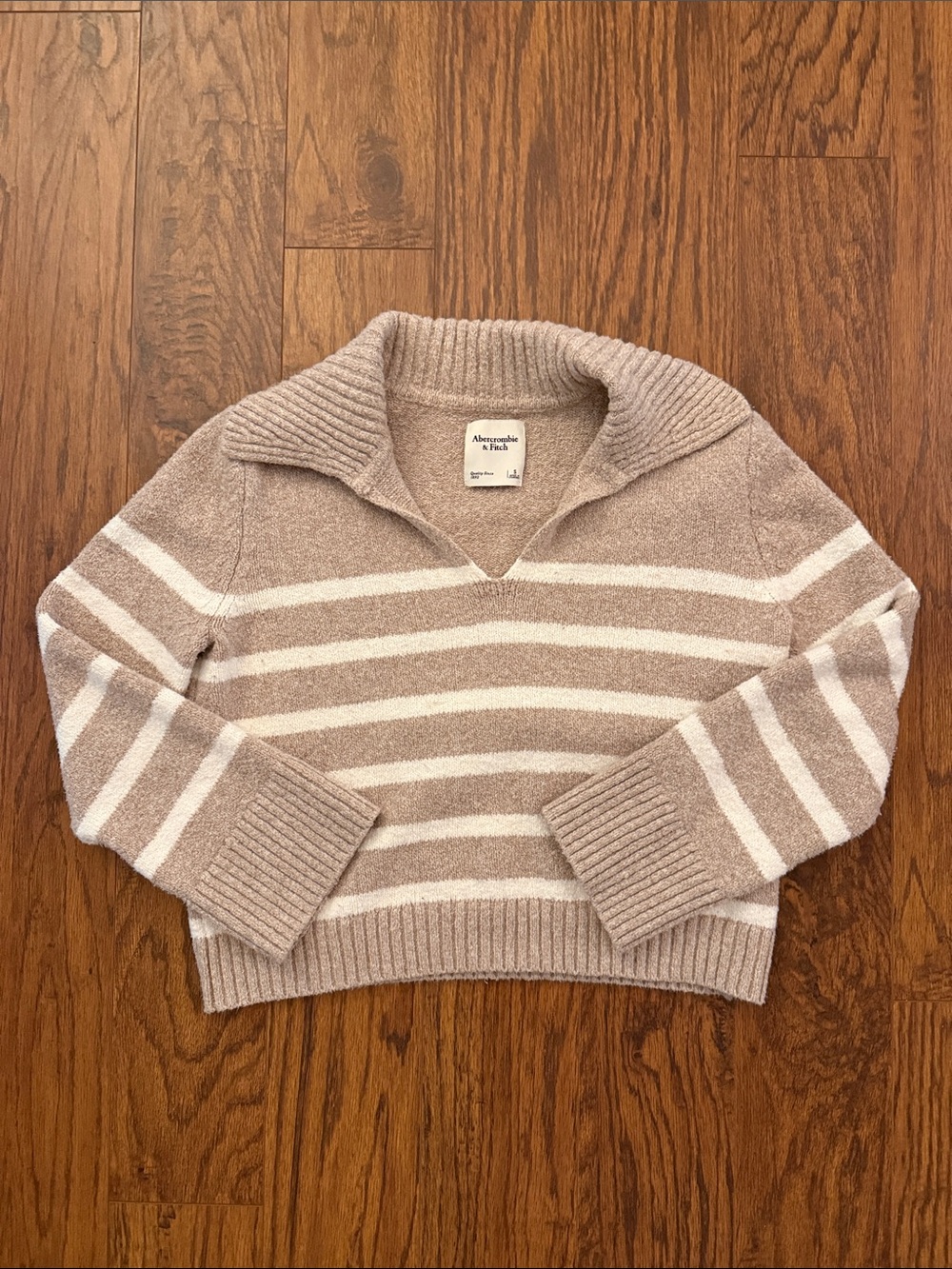 Cropped Collared Sweater - Picture 2 of 5